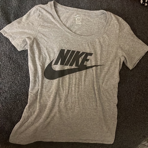 Nike T-Shirt - Picture 2 of 4
